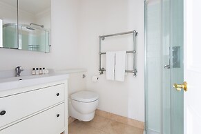 Warwick Gardens II by Onefinestay