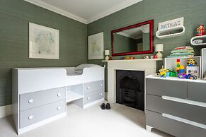 Warwick Gardens II by Onefinestay