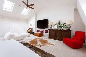 Warwick Gardens II by Onefinestay