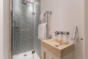 Warwick Gardens II by Onefinestay