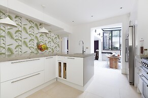 Warwick Gardens II by Onefinestay