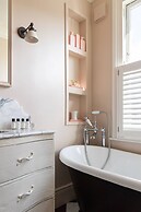 Warwick Gardens II by Onefinestay