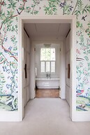 Warwick Gardens II by Onefinestay