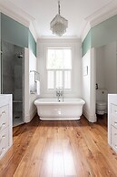 Warwick Gardens II by Onefinestay