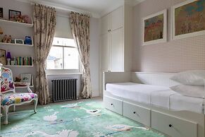 Warwick Gardens II by Onefinestay