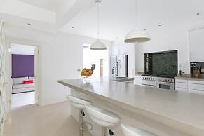 Warwick Gardens II by Onefinestay