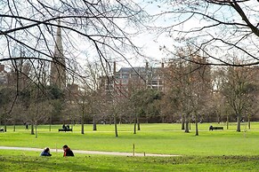 Warwick Gardens II by Onefinestay