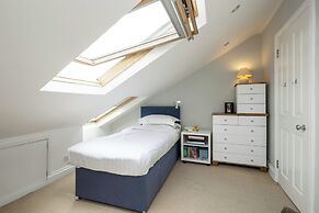 Winchendon Road by Onefinestay