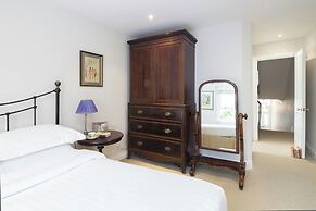 Winchendon Road by Onefinestay