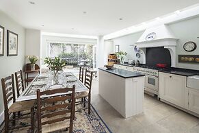 Winchendon Road by Onefinestay