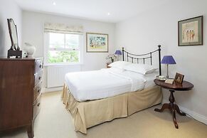 Winchendon Road by Onefinestay