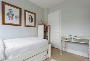 Winchendon Road by Onefinestay