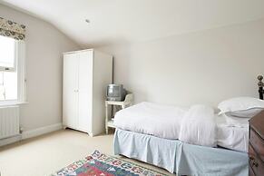 Winchendon Road by Onefinestay