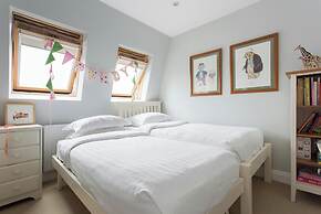 Winchendon Road by Onefinestay