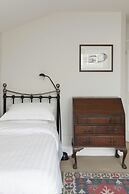 Winchendon Road by Onefinestay