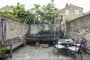 Winchendon Road by Onefinestay