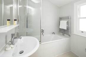 Winchendon Road by Onefinestay