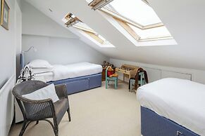 Winchendon Road by Onefinestay