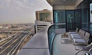 Luxury 4BR Apartment in Horizon Towers