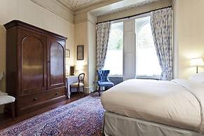 Gledhow Gardens by Onefinestay