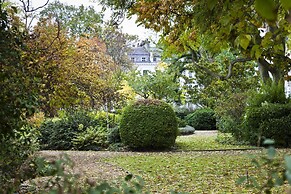 Gledhow Gardens by Onefinestay