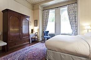 Gledhow Gardens by Onefinestay