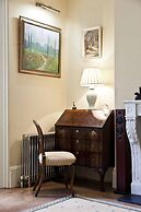 Gledhow Gardens by Onefinestay