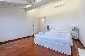 Pratello Elegante e Raffinata Mansarda