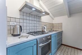 Pratello Elegante e Raffinata Mansarda