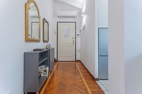 Pratello Elegante e Raffinata Mansarda