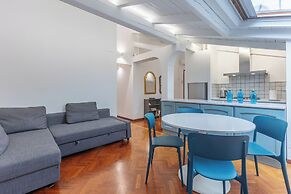 Pratello Elegante e Raffinata Mansarda