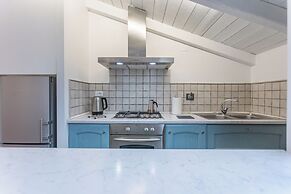 Pratello Elegante e Raffinata Mansarda