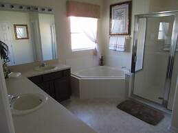 R1 Glenbrook 5 bed / 4 Bath