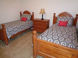 R1 Legacy Park 5 bed / 3 Bath