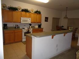 R1 Legacy Park 5 bed / 3 Bath