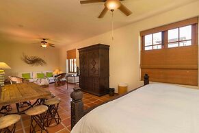 Casa De La Alegria 3BR by Casago