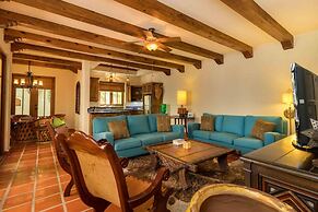 Casa De La Alegria 3BR by Casago