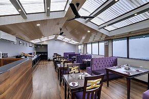 Sumitel Hotel 500 meters from Mall Road