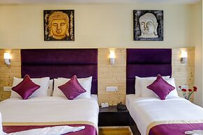 Sumitel Hotel 500 meters from Mall Road