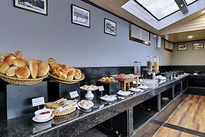Sumitel Hotel 500 meters from Mall Road