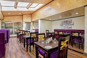 Sumitel Hotel 500 meters from Mall Road