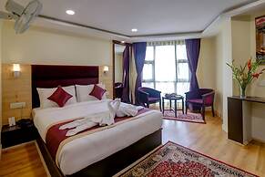 Sumitel Hotel 500 meters from Mall Road