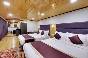 Sumitel Hotel 500 meters from Mall Road