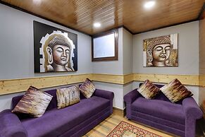 Sumitel Hotel 500 meters from Mall Road