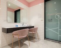 Oinn Hotel & Hostel Tainan