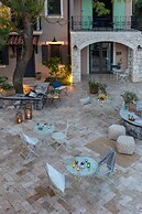 Zigo's Hotel - Special Class