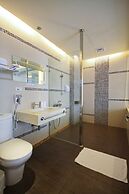 Lake In Mountain B&B