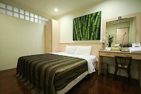 Lake In Mountain B&B