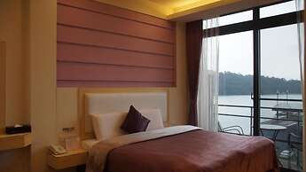 Lake In Mountain B&B