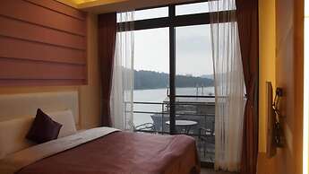 Lake In Mountain B&B